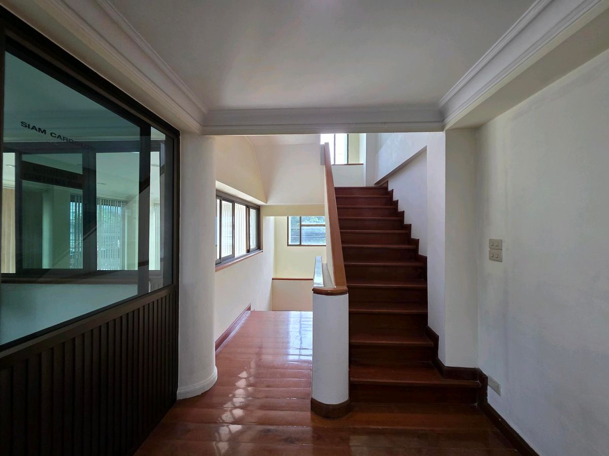 ขายโฮมออฟฟิศพระราม 9 เพชรบุรีตัดใหม่ RCA : 🚩ขายโฮมออฟฟิศพระราม9 ซอย 604 ชั้นครึ่ง แปลงมุม ราคาสุดคุ้ม✅️