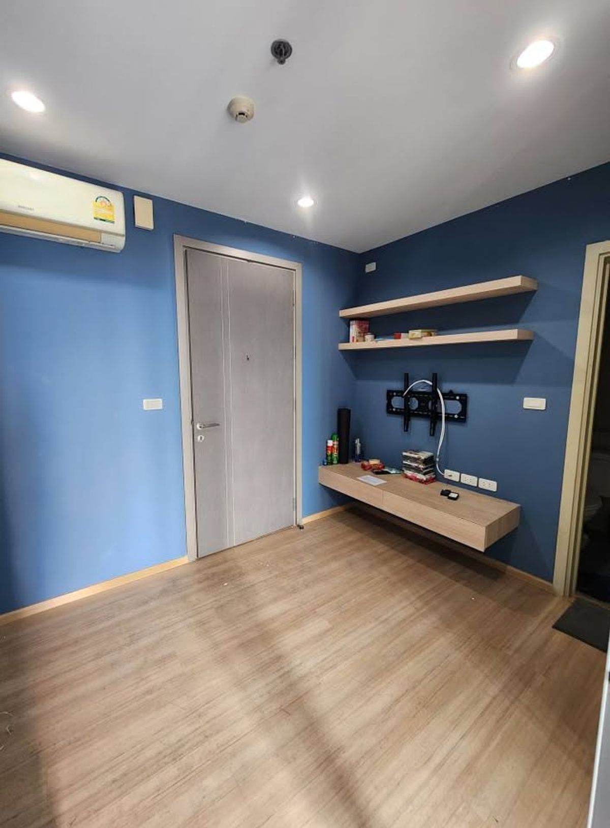 ขายคอนโดพระราม 9 เพชรบุรีตัดใหม่ RCA : ขายคอนโด The Base Rama 9 - Ramkhamhaeng ราคา 1,900,000 บาท [MKs251005]