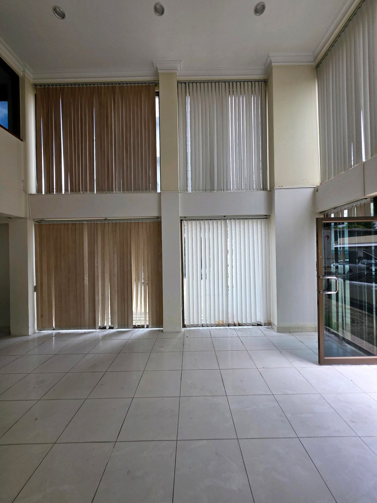 ขายโฮมออฟฟิศพระราม 9 เพชรบุรีตัดใหม่ RCA : 🚩ขายโฮมออฟฟิศพระราม9 ซอย 604 ชั้นครึ่ง แปลงมุม ราคาสุดคุ้ม✅️