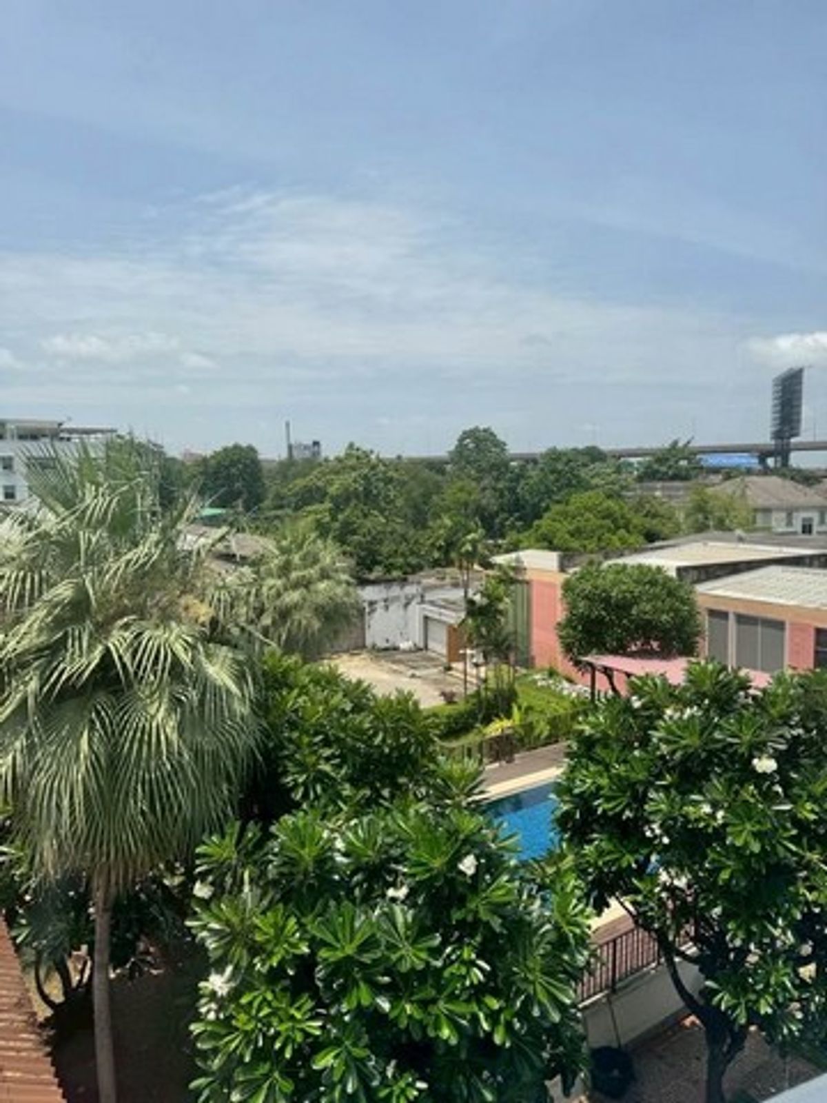 ให้เช่าทาวน์โฮมรามคำแหง หัวหมาก : HR2910ให้เช่าทาวน์โฮม 3.5 ชั้น หลังมุม โครงการซิตี้พลัส สุขุมวิท 50 มีเฟอร์บางส่วน ใกล้ทางด่วนเดินทางสะดวก