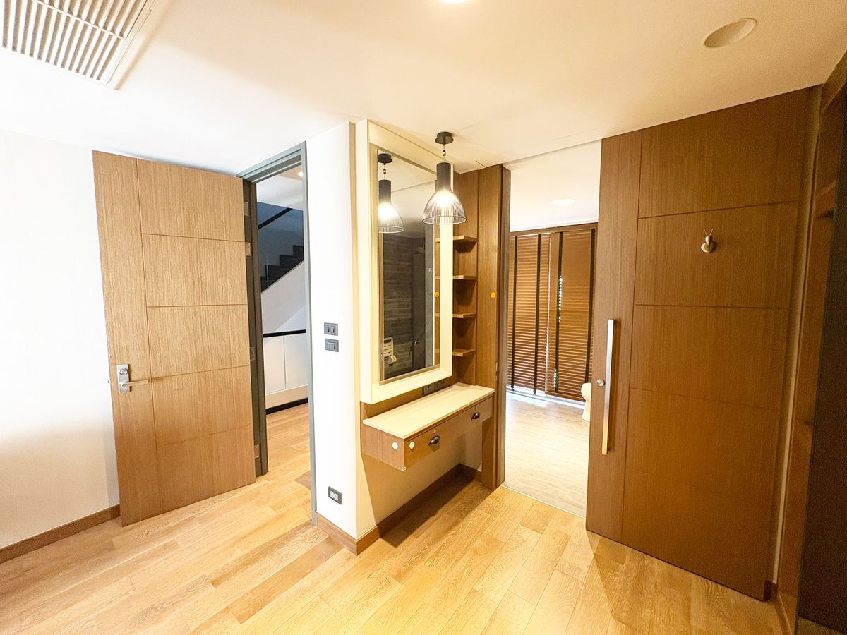 ขายทาวน์โฮมพระราม 3 สาธุประดิษฐ์ : 🌟 ทาวน์โฮมหรู 4.5 ชั้น บ้านทำเลทอง ใจกลางพระราม 3 🌟