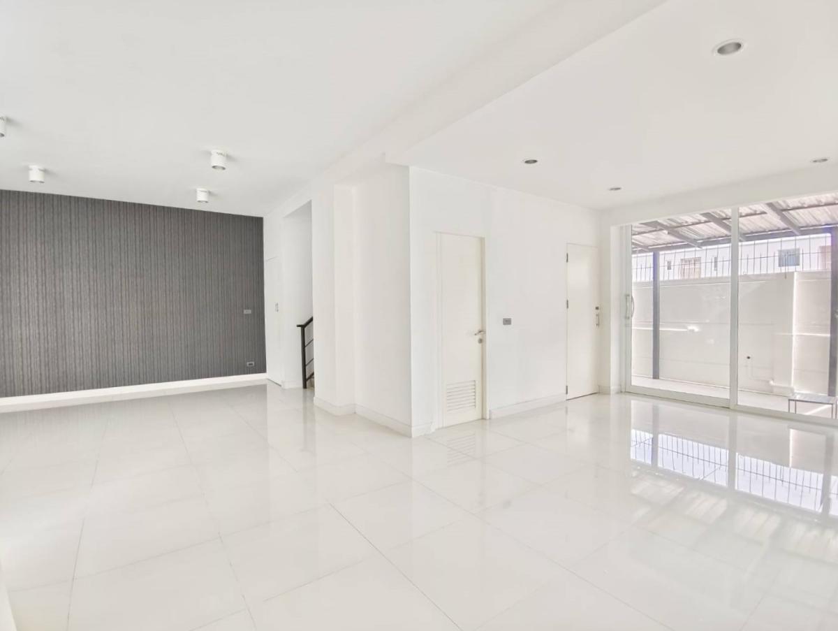 ขายสำนักงานพระราม 9 เพชรบุรีตัดใหม่ RCA : 🔥ขายด่วน +🔥บี สแควร์ พระราม 9-เหม่งจ๋าย ใกล้โรงเรียนนานาชาติเดอะรีเจ้นท์