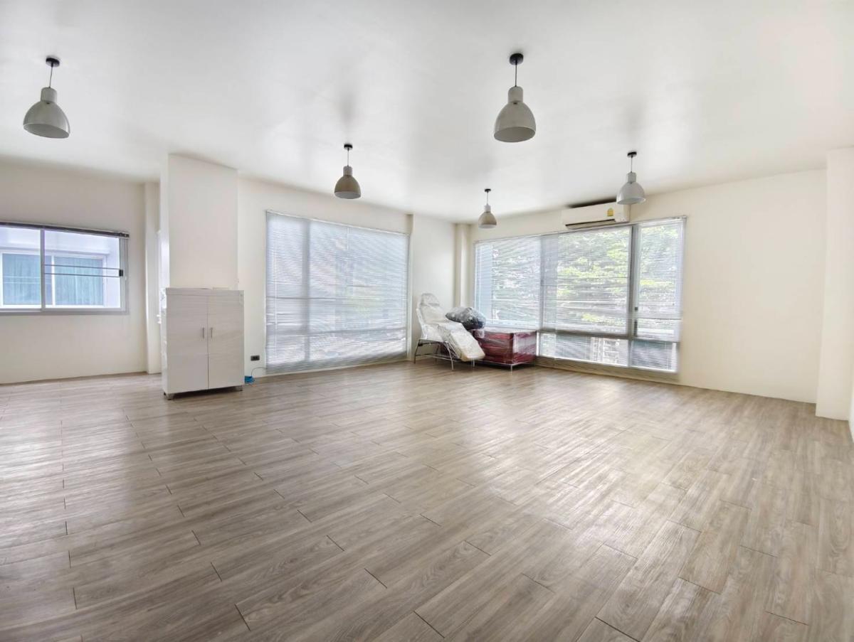 ขายสำนักงานพระราม 9 เพชรบุรีตัดใหม่ RCA : 🔥ขายด่วน +🔥บี สแควร์ พระราม 9-เหม่งจ๋าย ใกล้โรงเรียนนานาชาติเดอะรีเจ้นท์