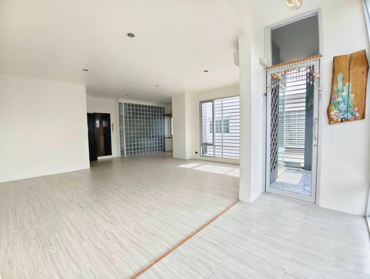 ขายสำนักงานพระราม 9 เพชรบุรีตัดใหม่ RCA : 🔥ขายด่วน +🔥บี สแควร์ พระราม 9-เหม่งจ๋าย ใกล้โรงเรียนนานาชาติเดอะรีเจ้นท์