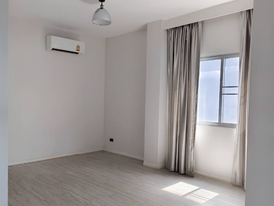 ขายสำนักงานพระราม 9 เพชรบุรีตัดใหม่ RCA : 🔥ขายด่วน +🔥บี สแควร์ พระราม 9-เหม่งจ๋าย ใกล้โรงเรียนนานาชาติเดอะรีเจ้นท์