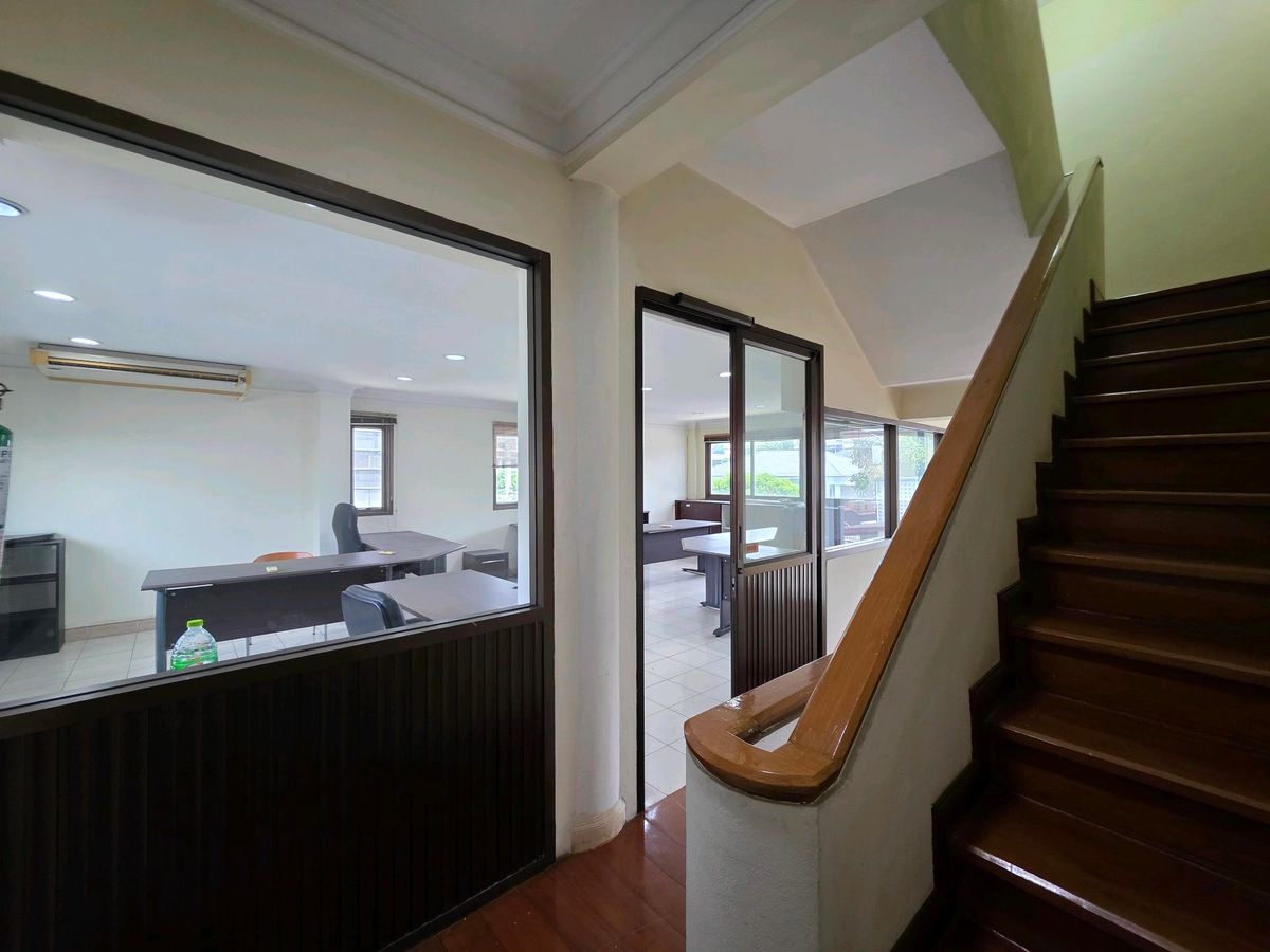 ขายโฮมออฟฟิศพระราม 9 เพชรบุรีตัดใหม่ RCA : 🚩ขายโฮมออฟฟิศพระราม9 ซอย 604 ชั้นครึ่ง แปลงมุม ราคาสุดคุ้ม✅️