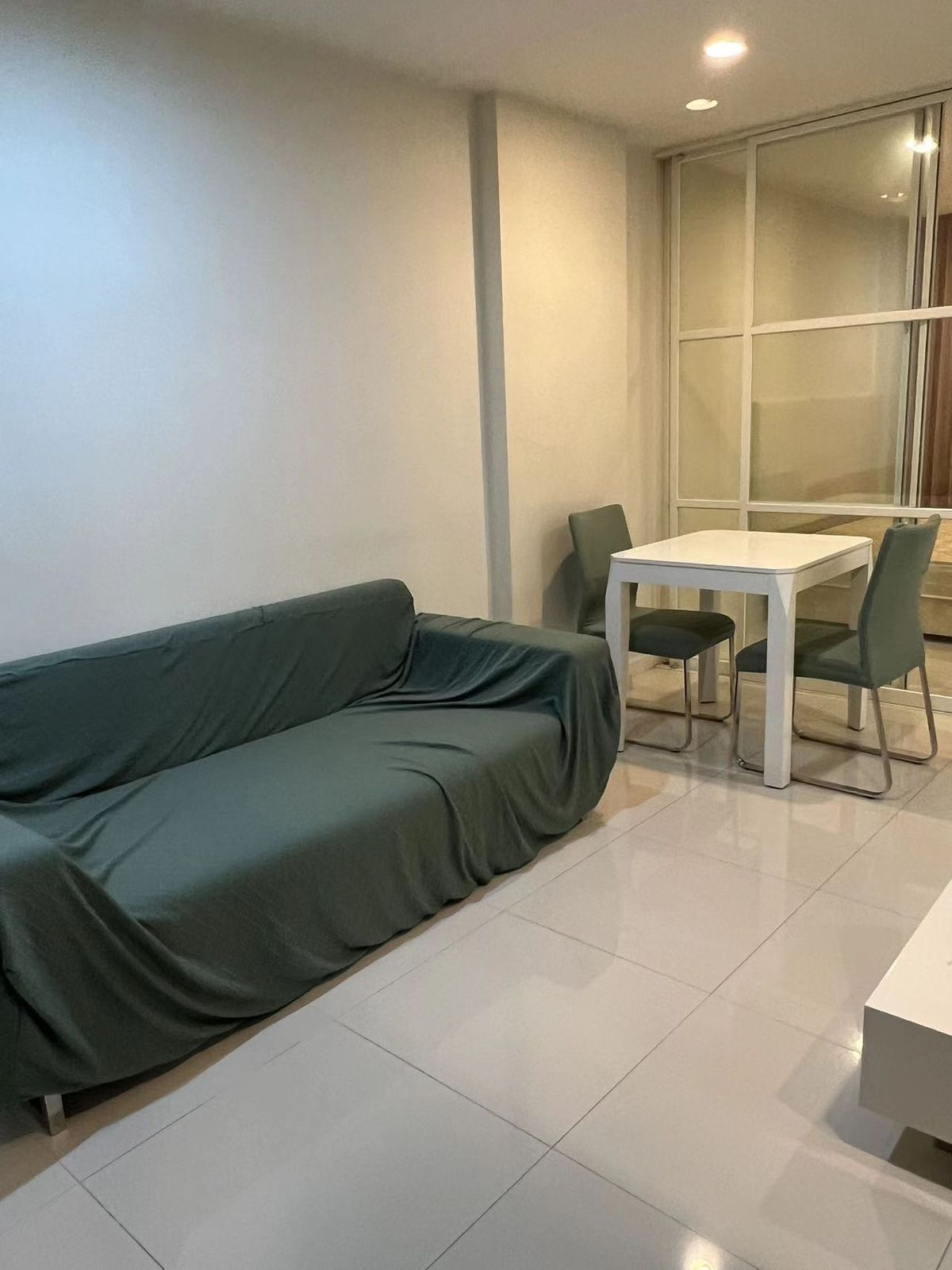 For RentCondoPattanakan, Srinakarin : Condo for rent, Element Srinakarin, 1 bedroom, 1 bathrooms, garden view, near Seacon Square and Dusit Thani College.