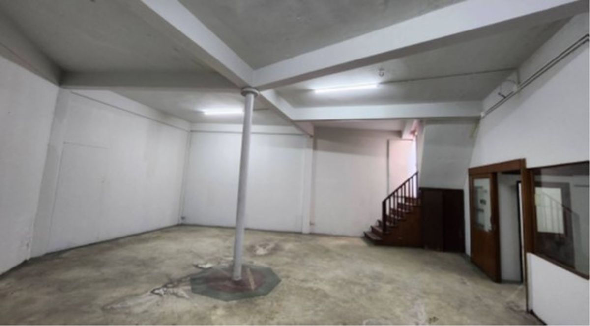 ให้เช่าอาคารพาณิชย์เยาวราช บางลำพู : ตึกแถวให้เช่า - เยาวราช มีทั้ง 3 คูหาและ 1 คูหา 4 ชั้น มีชั้นดาดฟ้า พื้นที่ประมาณ 200 ตร.ม./ชั้น เหมาะทำโฮสเทล ร้านคาเฟ่