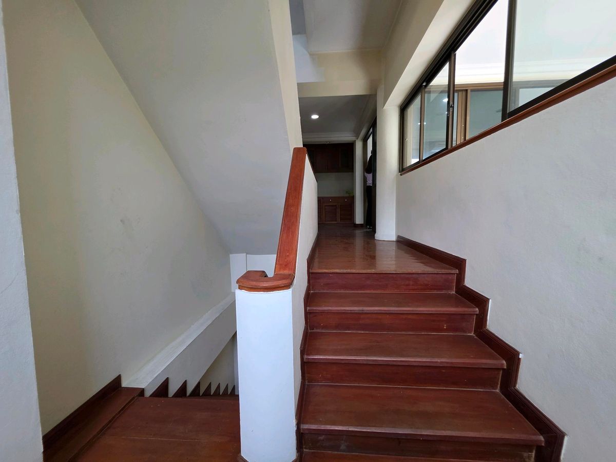 ขายโฮมออฟฟิศพระราม 9 เพชรบุรีตัดใหม่ RCA : 🚩ขายโฮมออฟฟิศพระราม9 ซอย 604 ชั้นครึ่ง แปลงมุม ราคาสุดคุ้ม✅️