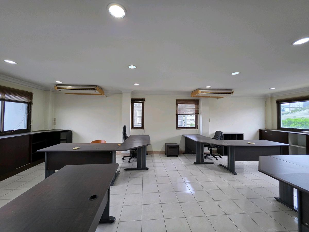 ขายโฮมออฟฟิศพระราม 9 เพชรบุรีตัดใหม่ RCA : 🚩ขายโฮมออฟฟิศพระราม9 ซอย 604 ชั้นครึ่ง แปลงมุม ราคาสุดคุ้ม✅️