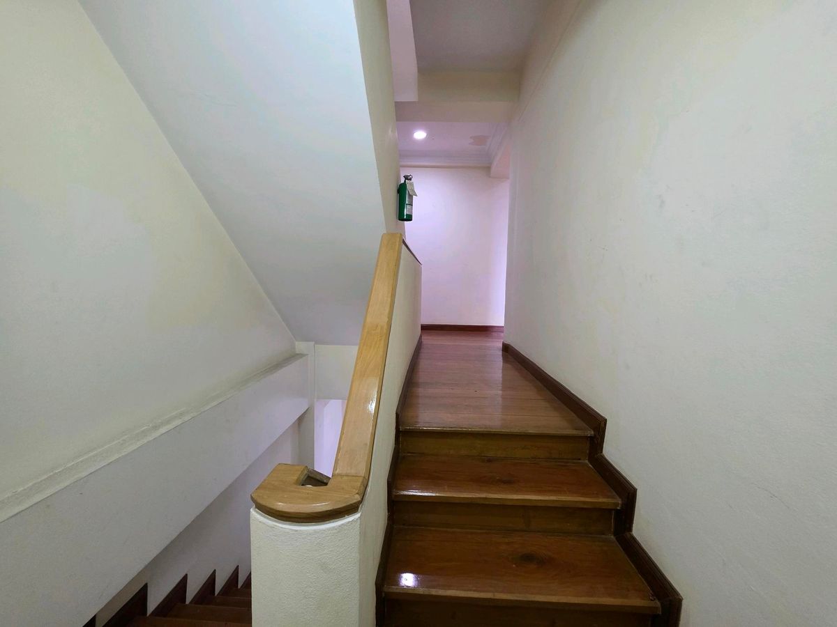 ขายโฮมออฟฟิศพระราม 9 เพชรบุรีตัดใหม่ RCA : 🚩ขายโฮมออฟฟิศพระราม9 ซอย 604 ชั้นครึ่ง แปลงมุม ราคาสุดคุ้ม✅️