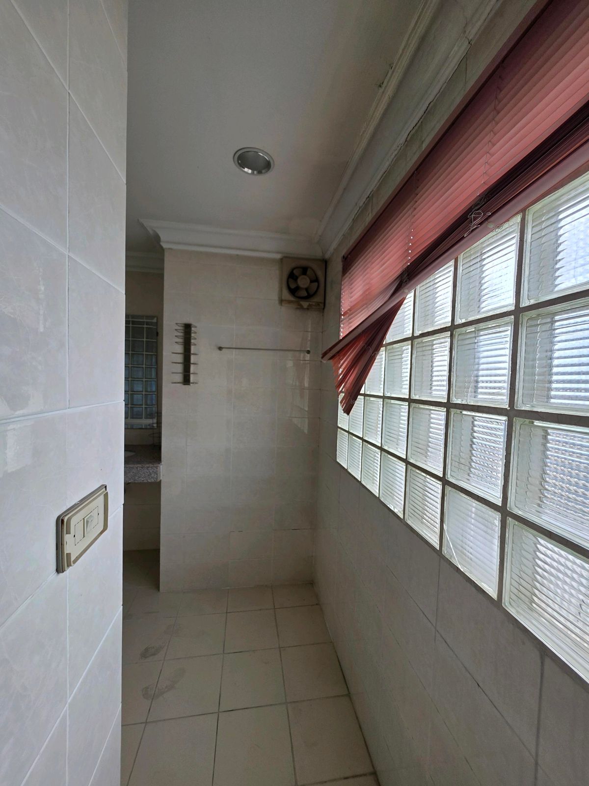 ขายโฮมออฟฟิศพระราม 9 เพชรบุรีตัดใหม่ RCA : 🚩ขายโฮมออฟฟิศพระราม9 ซอย 604 ชั้นครึ่ง แปลงมุม ราคาสุดคุ้ม✅️