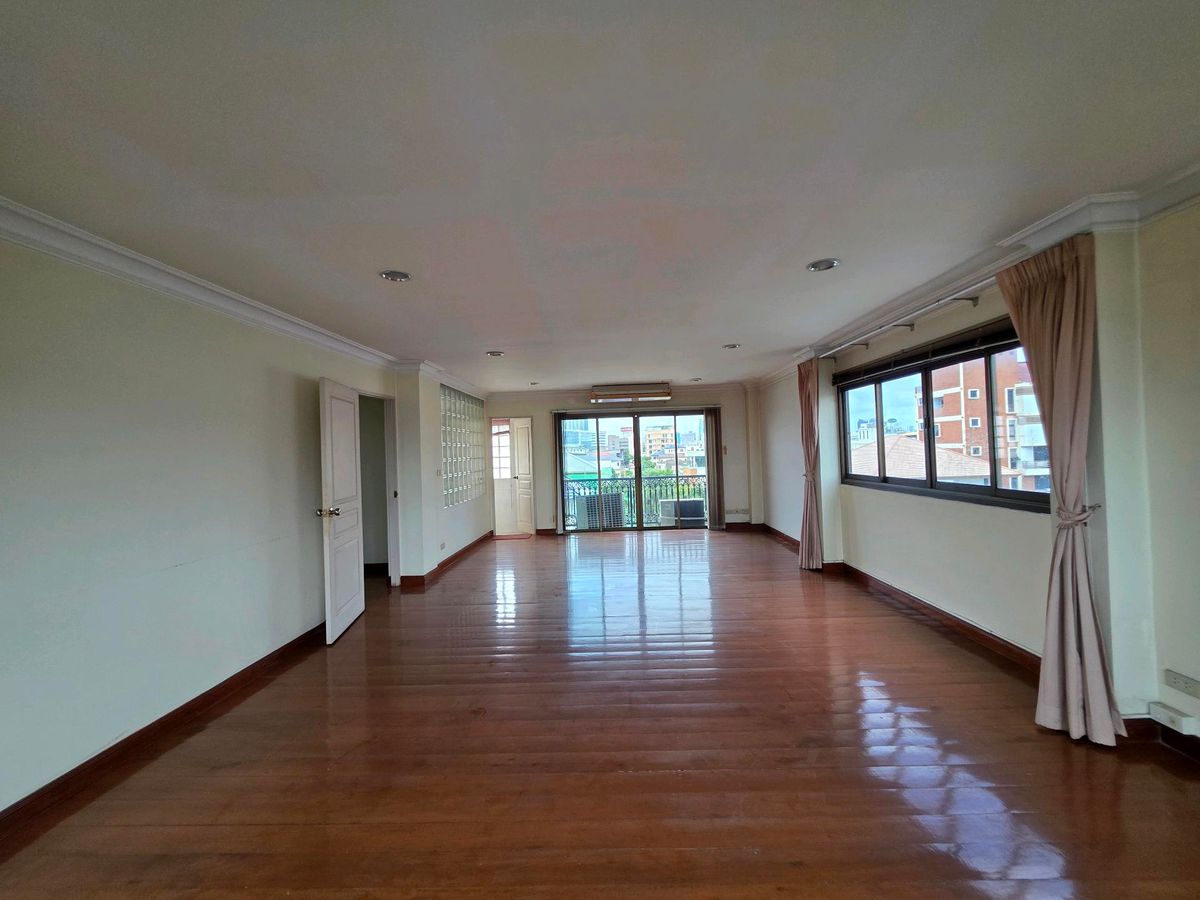 ขายโฮมออฟฟิศพระราม 9 เพชรบุรีตัดใหม่ RCA : 🚩ขายโฮมออฟฟิศพระราม9 ซอย 604 ชั้นครึ่ง แปลงมุม ราคาสุดคุ้ม✅️