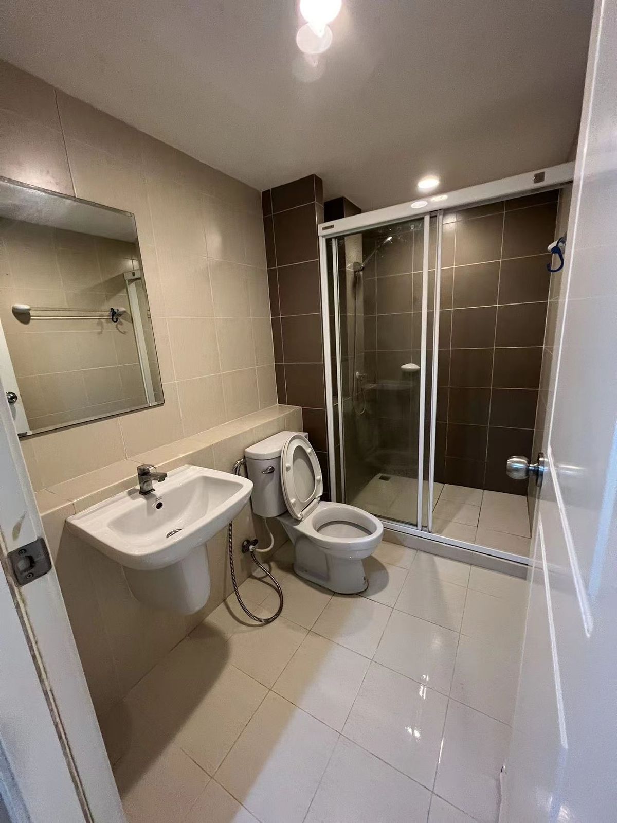 For RentCondoPattanakan, Srinakarin : Condo for rent, Element Srinakarin, 1 bedroom, 1 bathrooms, garden view, near Seacon Square and Dusit Thani College.