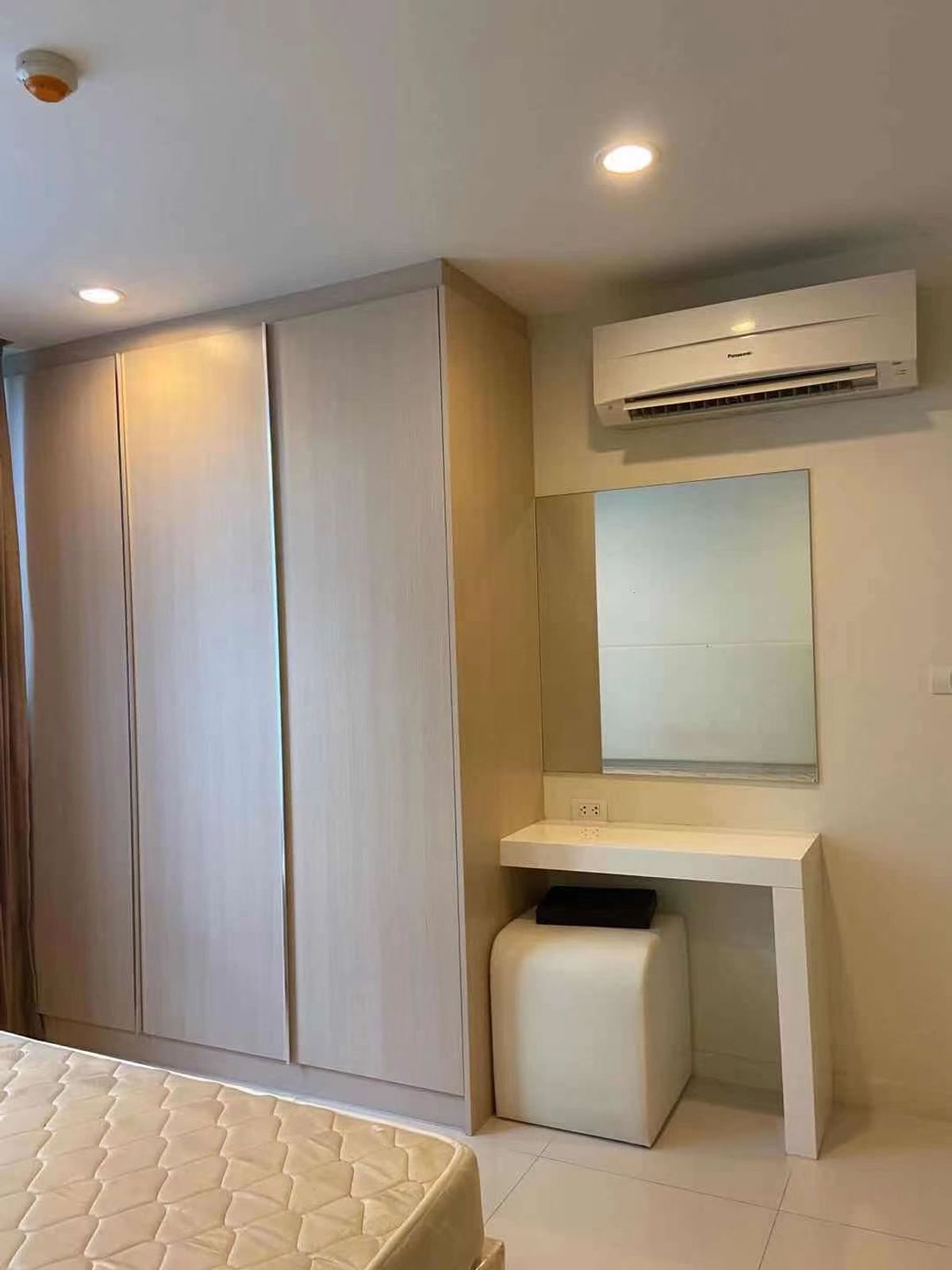 For RentCondoPattanakan, Srinakarin : Condo for rent, Element Srinakarin, 1 bedroom, 1 bathrooms, garden view, near Seacon Square and Dusit Thani College.
