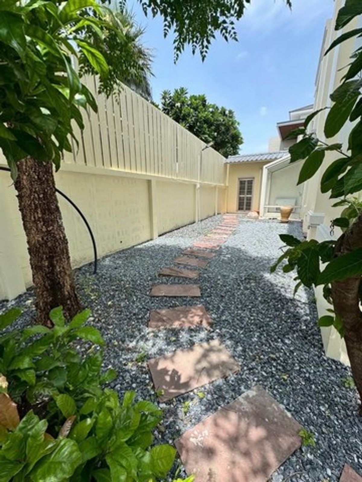 ให้เช่าทาวน์โฮมรามคำแหง หัวหมาก : HR2910ให้เช่าทาวน์โฮม 3.5 ชั้น หลังมุม โครงการซิตี้พลัส สุขุมวิท 50 มีเฟอร์บางส่วน ใกล้ทางด่วนเดินทางสะดวก