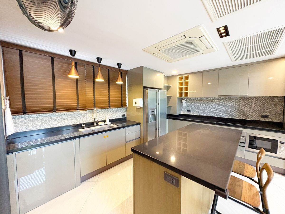 ขายทาวน์โฮมพระราม 3 สาธุประดิษฐ์ : 🌟 ทาวน์โฮมหรู 4.5 ชั้น บ้านทำเลทอง ใจกลางพระราม 3 🌟