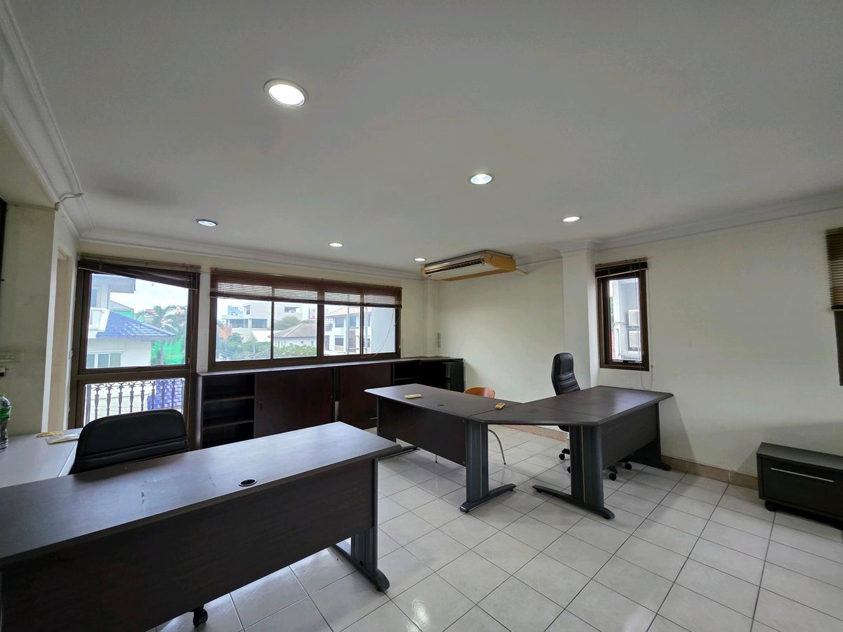 ขายโฮมออฟฟิศพระราม 9 เพชรบุรีตัดใหม่ RCA : 🚩ขายโฮมออฟฟิศพระราม9 ซอย 604 ชั้นครึ่ง แปลงมุม ราคาสุดคุ้ม✅️