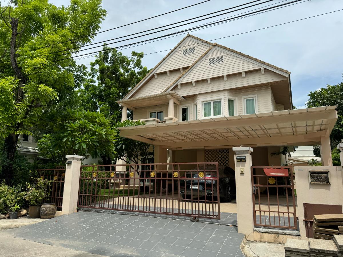 ขายบ้านพัฒนาการ ศรีนครินทร์ : บ้านหรู 4 ห้องนอน ซีรีส์พัฒนาการ พร้อมพื้นที่กว้าง 
Luxury 4-Bedroom House in Pattanakarn with Spacious Living Area