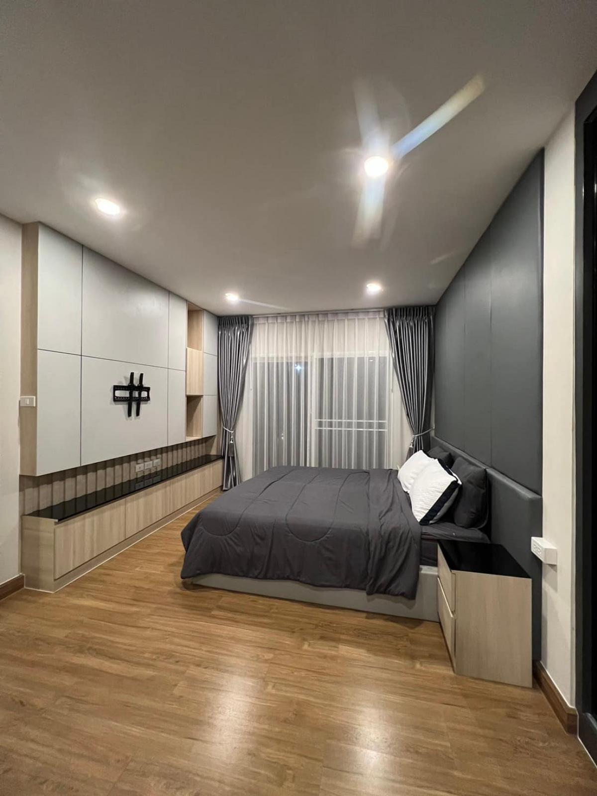 For RentHousePattanakan, Srinakarin : Luxury 4-Bedroom Home in Bangkok's Heart!