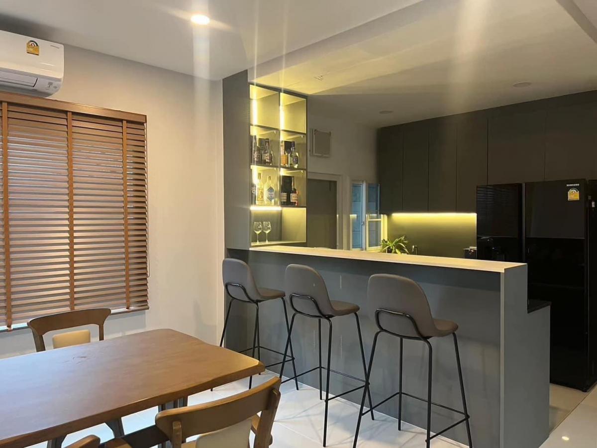 For RentHousePattanakan, Srinakarin : Luxury 4-Bedroom Home in Bangkok's Heart!