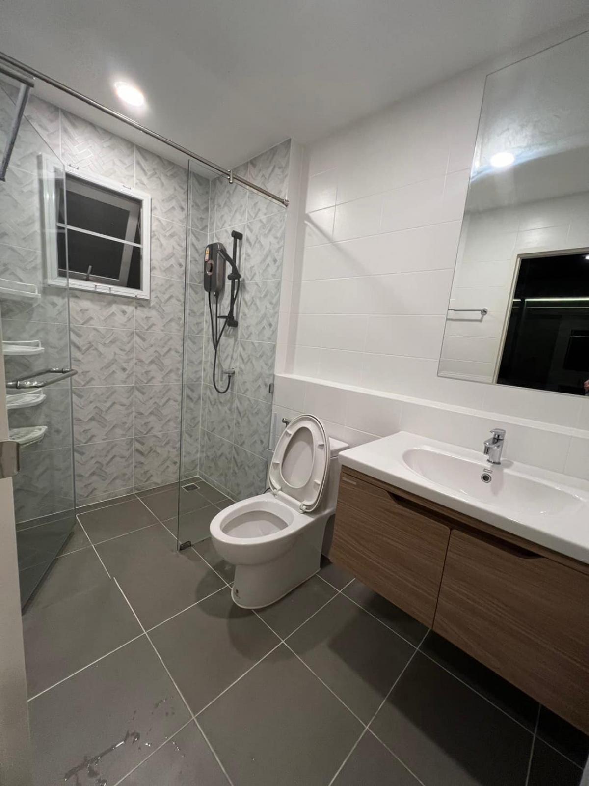 For RentHousePattanakan, Srinakarin : Luxury 4-Bedroom Home in Bangkok's Heart!