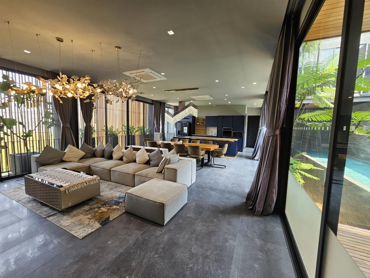 For SaleHouseBangna, Bearing, Lasalle : Luxury Condo, 4 Bedrooms, Close to all conveniences, Six Element, Your Dream Condo! Luxury Condo for Sale & Rent, 4 Bed 4 Bath, Six Element, Your Dream Home! 78 Million Baht / THB per month, please contact... / Contact...