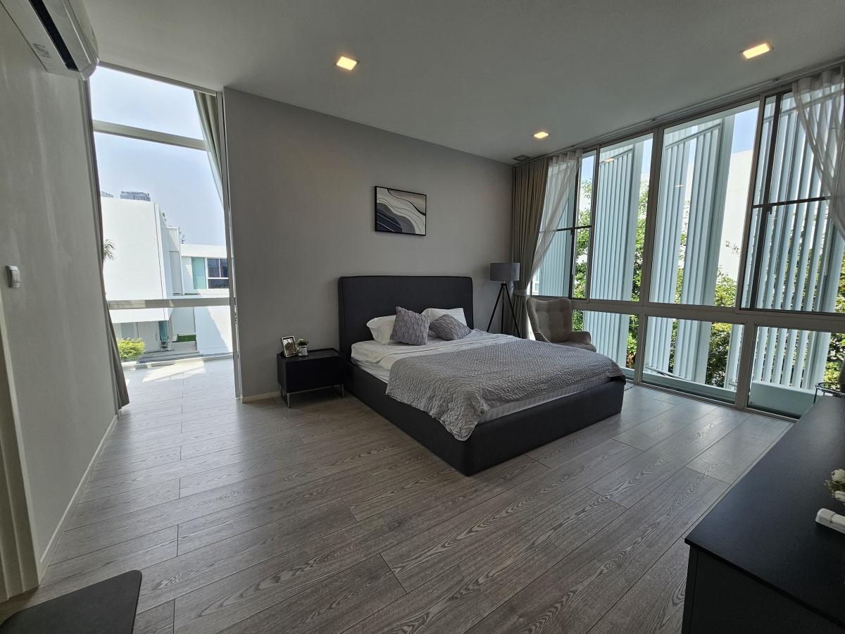 ขายบ้านบางนา แบริ่ง ลาซาล : VIVE Bangna คอนโดหรู 4 ห้องนอน ใกล้บางนา ราคาดี
4 Bed 5 Bath คอนโดสุดหรูให้เช่าและขายที่ VIVE Bangna
Rental 220,000 THB/month, Selling 39,000,000 THB, 325 sqm, 101.9 sq.wah
VIVE Bangna Luxurious Condo for Rent and Sale, 4 Bed 5 Bath, 220,000 THB/month, 39