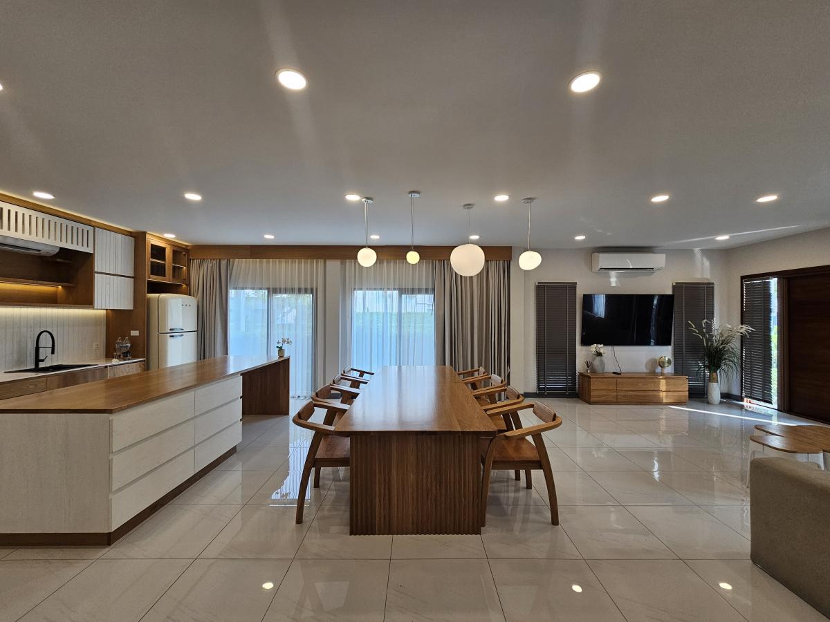 ขายบ้านบางนา แบริ่ง ลาซาล : คอนโดหรูใจกลางบางนา The City Bangna 5 ห้องนอน 6 ห้องน้ำ 416 ตรม. ให้เช่า 200,000 บาท/เดือน ขาย 29,900,000 บาท 
Luxury Condo in Bangna, 5 Bed 6 Bath, 416 sqm, Rent 200,000 THB/month, Sell 29,900,000 THB