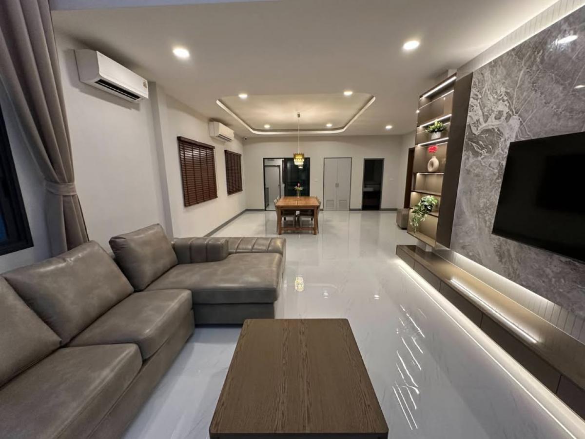 For RentHouseBangna, Bearing, Lasalle : Luxury 4-Bedroom Home with Spacious Living at The City Bangna