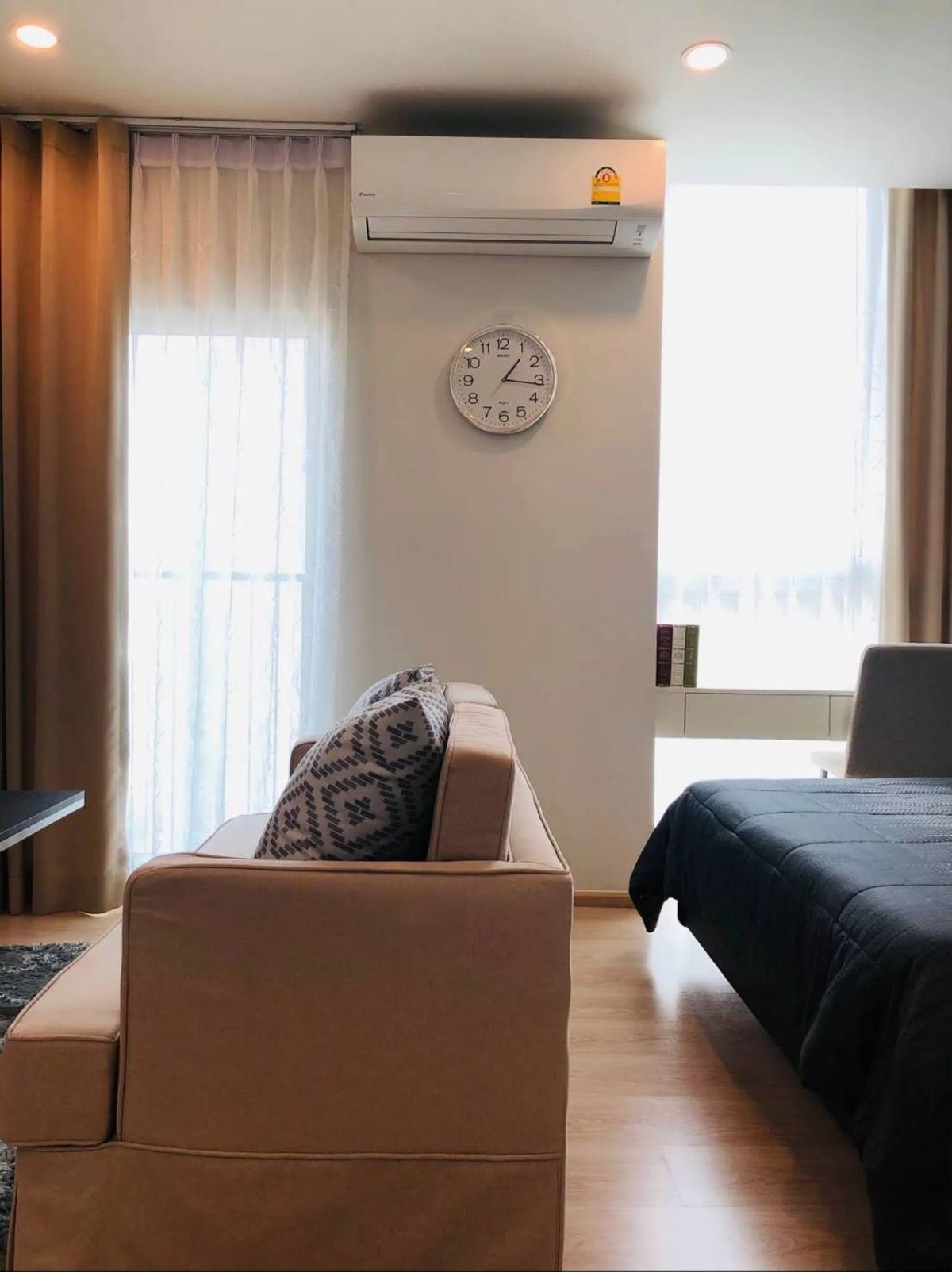 ขายคอนโดรัชดา ห้วยขวาง : ขายด่วน ✨ Noble Revolve Ratchada 2 ✨ 2 ห้องนอน 2 ห้องน้ำ เฟอร์นิเจอร์ และ เครื่องใช้ไฟฟ้าครบ 