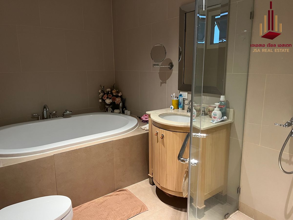 ขายคอนโดสาทร นราธิวาส : ✨ For Sale: The Empire Place Condo ✨  💰 Only 20,500,000 THB