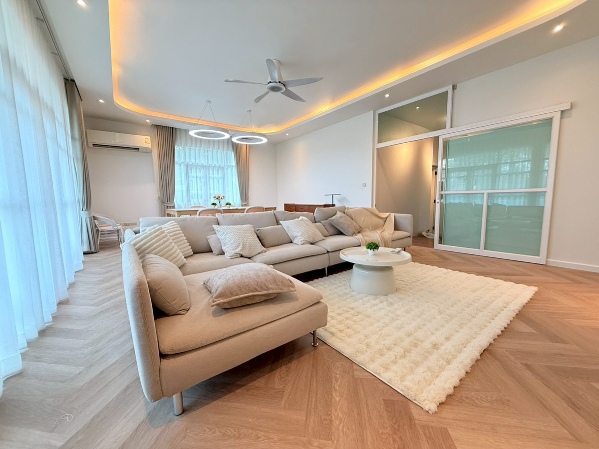 For RentHouseSukhumvit, Asoke, Thonglor : Single house in Compound for rent in Ekkamai - Sukhumvit 63