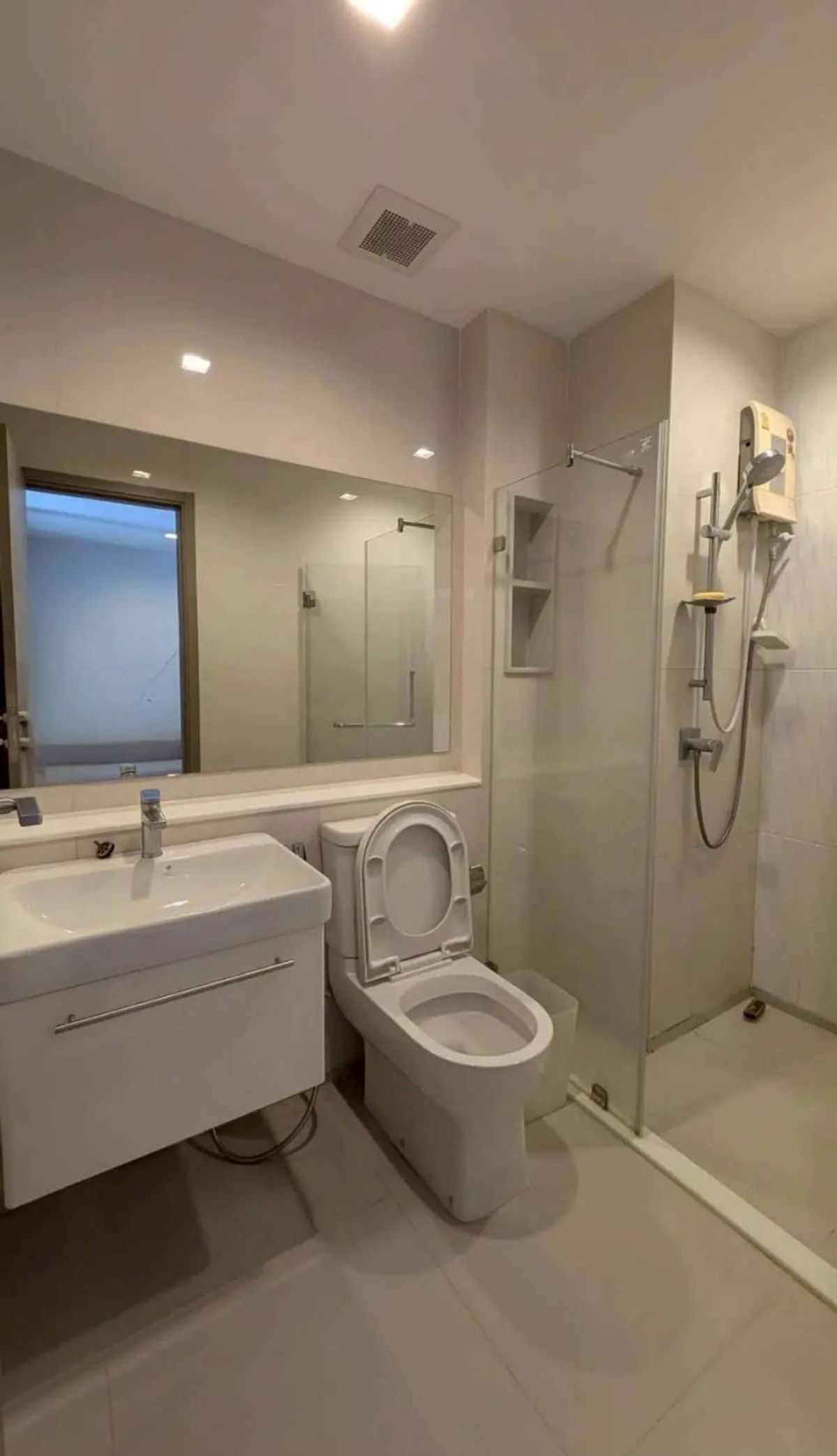 ให้เช่าคอนโดพระราม 9 เพชรบุรีตัดใหม่ RCA : ให้เช่า ✨ Life Asoke Hype ✨ ใกล้ MRT พระราม 9 เฟอร์นิเจอร์ และ เครื่องใช้ไฟฟ้าครบ 