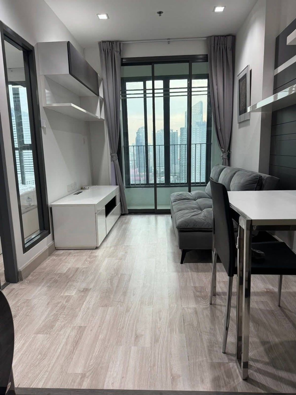 ให้เช่าคอนโดพระราม 9 เพชรบุรีตัดใหม่ RCA : ให้เช่า 📍 IDEO Mobi Rama 9 📍เฟอร์นิเจอร์ และ เครื่องใช้ไฟฟ้าครบ ใกล้ MRT พระราม 9