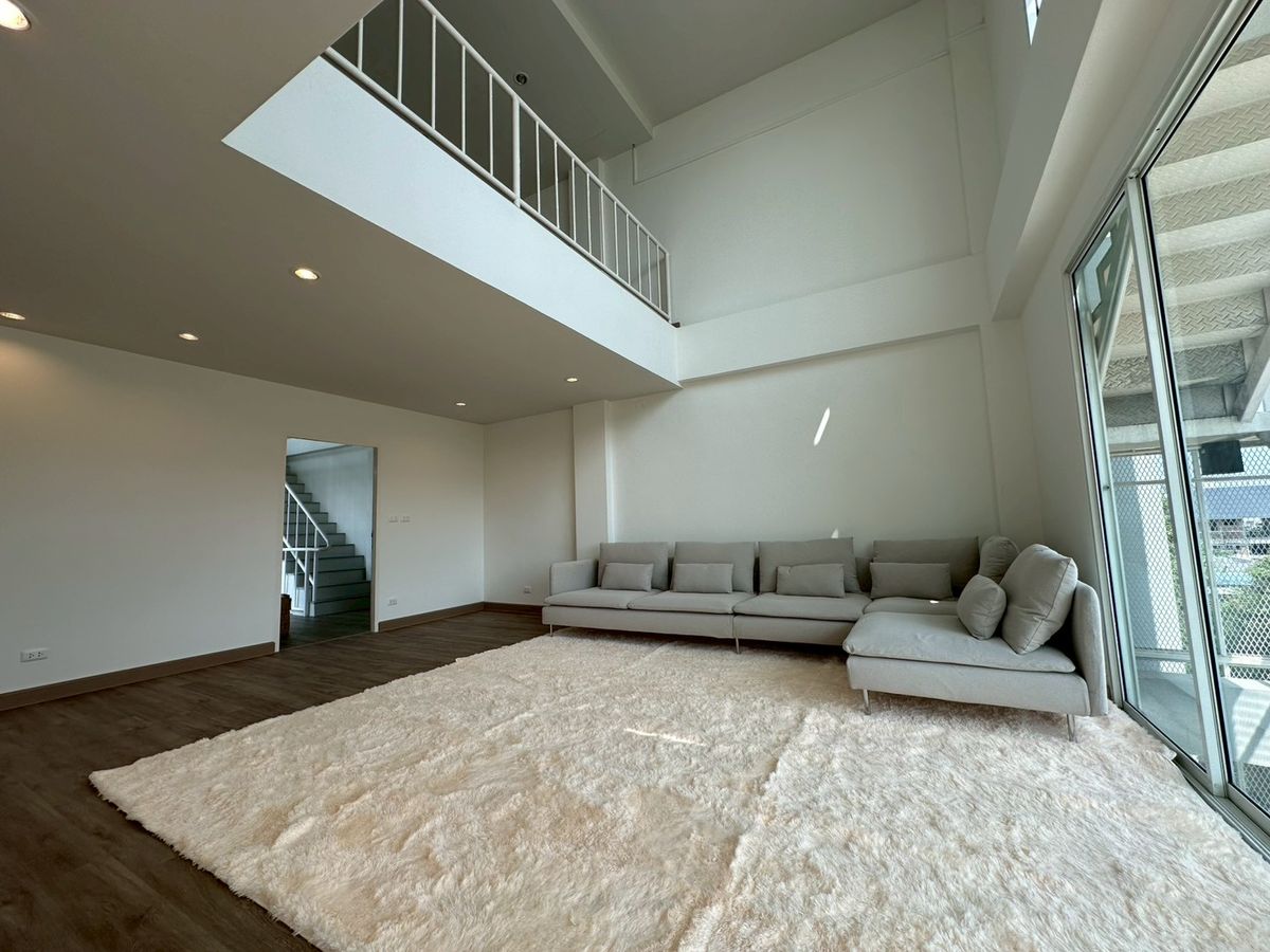 For RentTownhomeOnnut, Udomsuk : Home office 5-story for rent in Soi Sukhumvit 101/1
