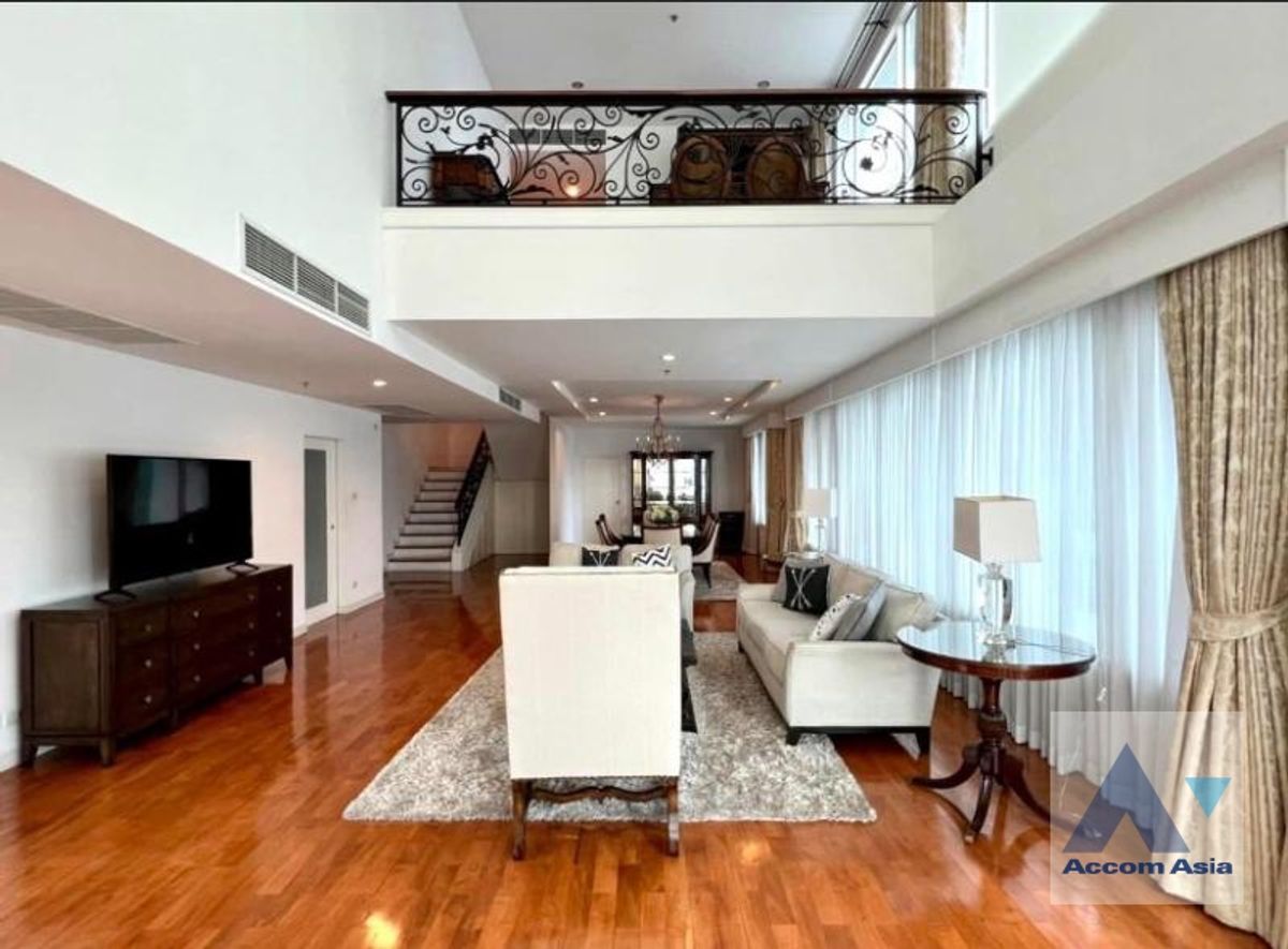 For RentCondoSukhumvit, Asoke, Thonglor : 🔼AccomA🔽 (✅VDO TOUR) Double High Ceiling, Duplex Condo Skyline-view duplex with floor-to-ceiling glass and airy layout (1521568)