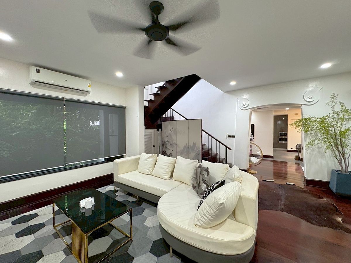 For RentHouseSukhumvit, Asoke, Thonglor : Luxury house with private swimming pool in the heart of Thonglor ** NO CO-AGENT ** 
