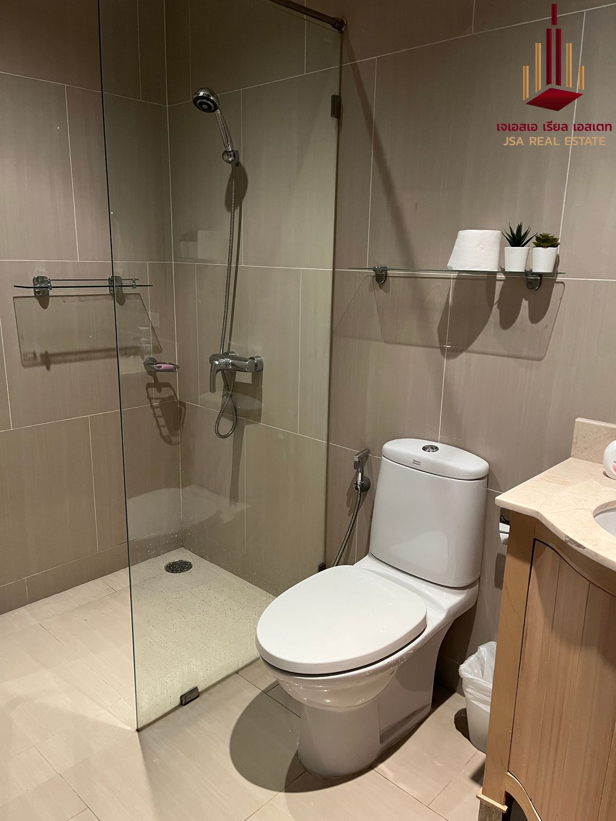 ขายคอนโดสาทร นราธิวาส : ✨ For Sale: The Empire Place Condo ✨  💰 Only 20,500,000 THB