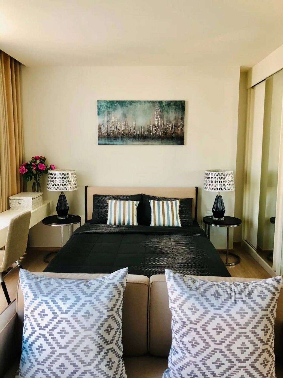 ขายคอนโดรัชดา ห้วยขวาง : ขายด่วน ✨ Noble Revolve Ratchada 2 ✨ 2 ห้องนอน 2 ห้องน้ำ เฟอร์นิเจอร์ และ เครื่องใช้ไฟฟ้าครบ 