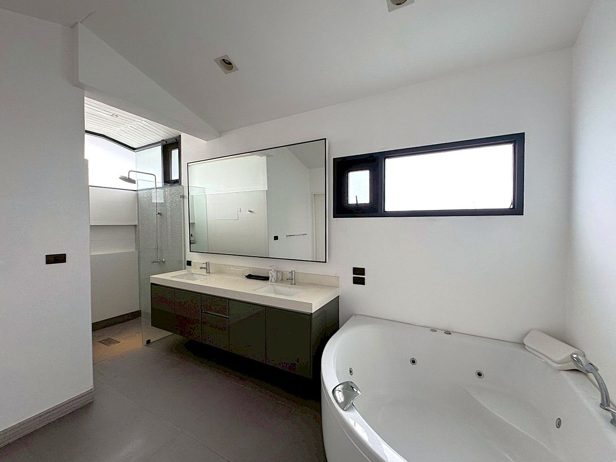 For RentHouseSukhumvit, Asoke, Thonglor : Luxury house with private swimming pool in the heart of Thonglor ** NO CO-AGENT ** 