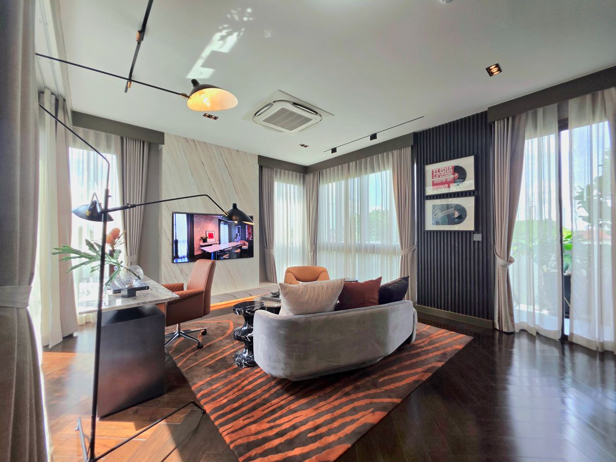 ขายบ้านเลียบทางด่วนรามอินทรา : 95E1 – Ninety Five East One 📞 092-690-5445 Curated Show Villa 846 ตร.ม. 160 Mb. พร้อม Man Cave Private Garage  Flagship Urban Sanctuary in Bangkok 