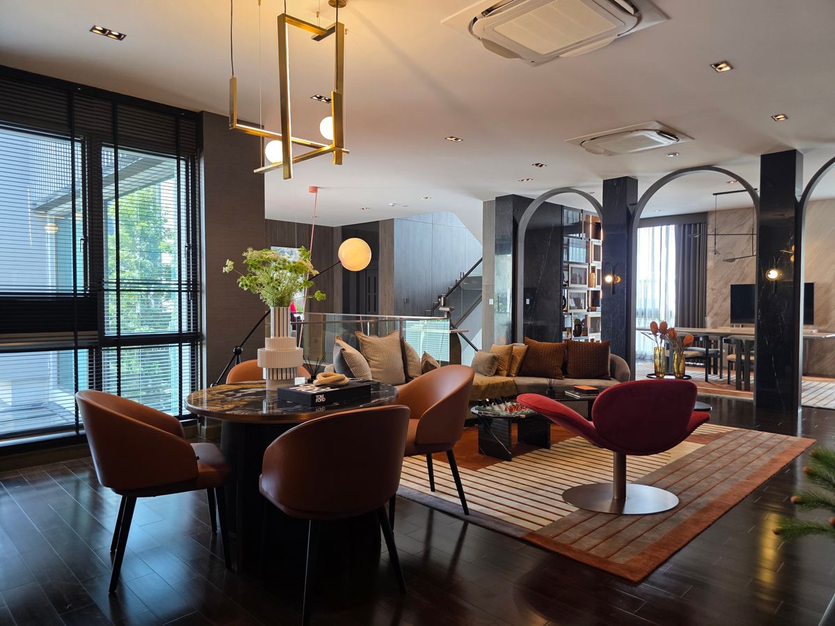 ขายบ้านเลียบทางด่วนรามอินทรา : 95E1 – Ninety Five East One 📞 092-690-5445 Curated Show Villa 846 ตร.ม. 160 Mb. พร้อม Man Cave Private Garage  Flagship Urban Sanctuary in Bangkok 