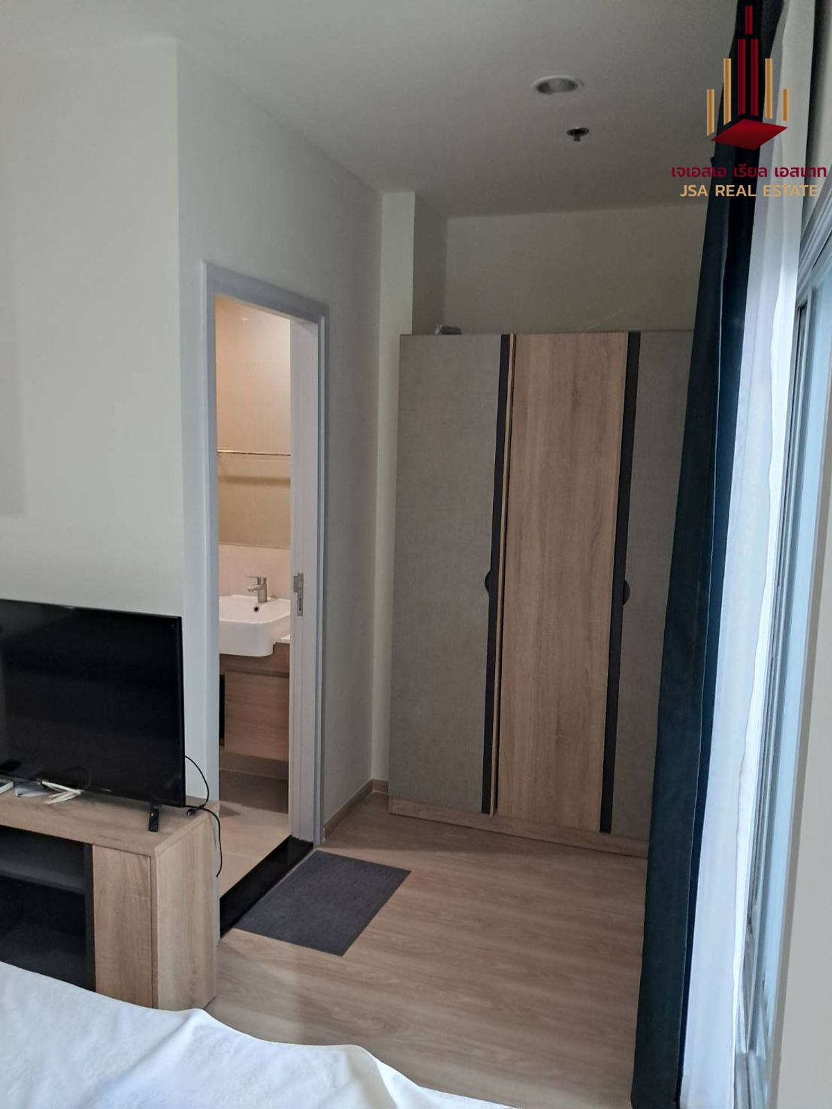 For SaleCondoRatchadapisek, Huaikwang, Suttisan : ✨ For Sale: Noble Revolve Ratchada Condo ✨ 💰 ONLY 2,600,000 THB