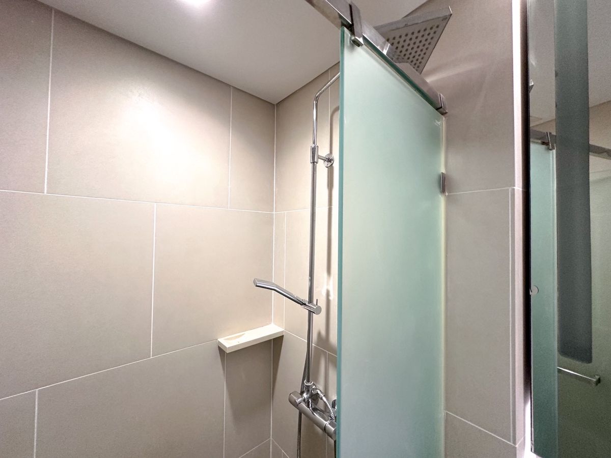 For RentCondoSukhumvit, Asoke, Thonglor : 🔥Urgent Rental🔥 The Lumpini 24, fully furnished and ready to move in, near BTS Phrom Phong.