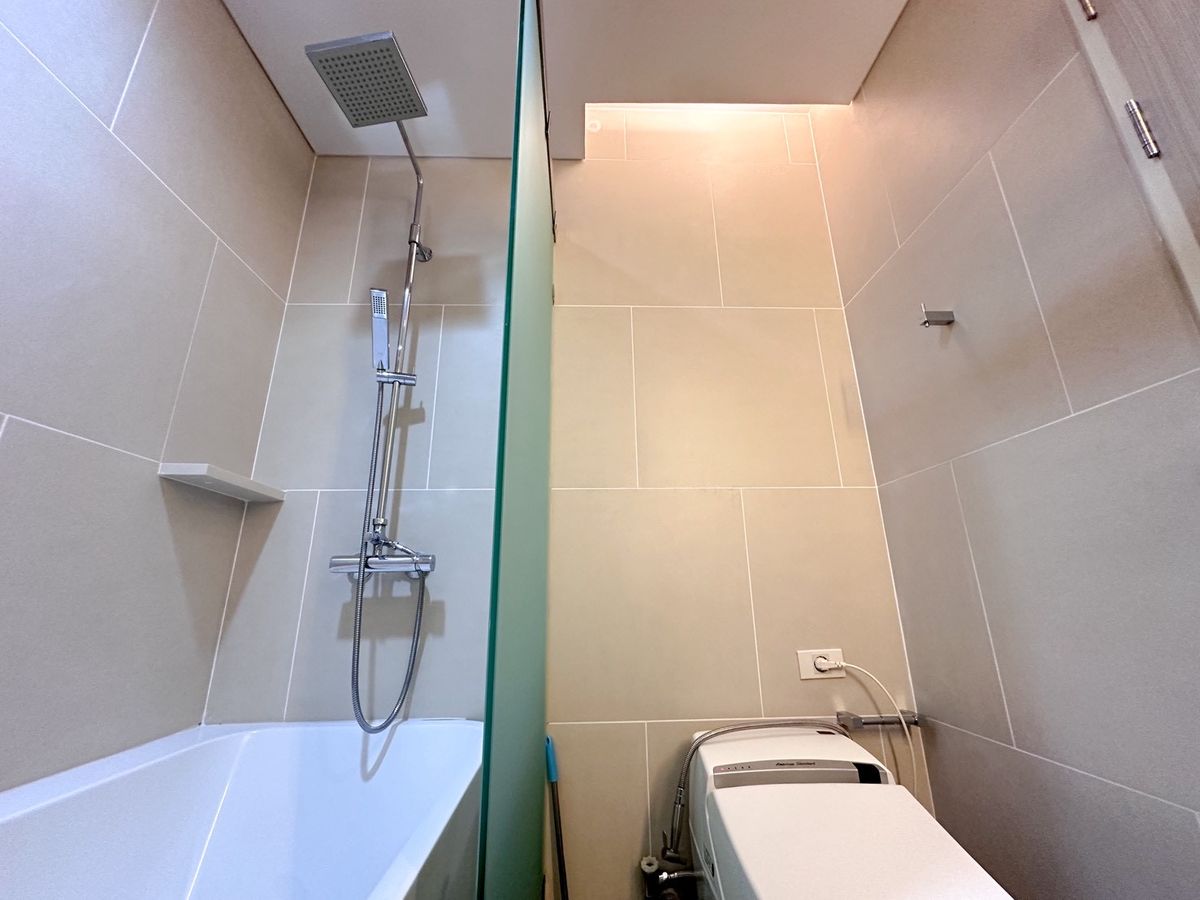 For RentCondoSukhumvit, Asoke, Thonglor : 🔥Urgent Rental🔥 The Lumpini 24, fully furnished and ready to move in, near BTS Phrom Phong.