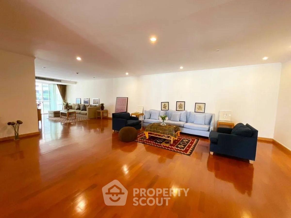 For RentCondoSukhumvit, Asoke, Thonglor : 3-BR Serviced Apt. near BTS Phrom Phong