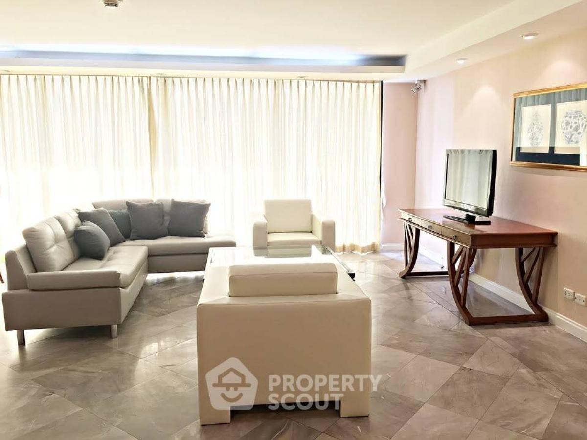 For RentCondoWitthayu, Chidlom, Langsuan, Ploenchit : 4-BR Condo at Somkid Gardens Condominium near BTS Chit Lom