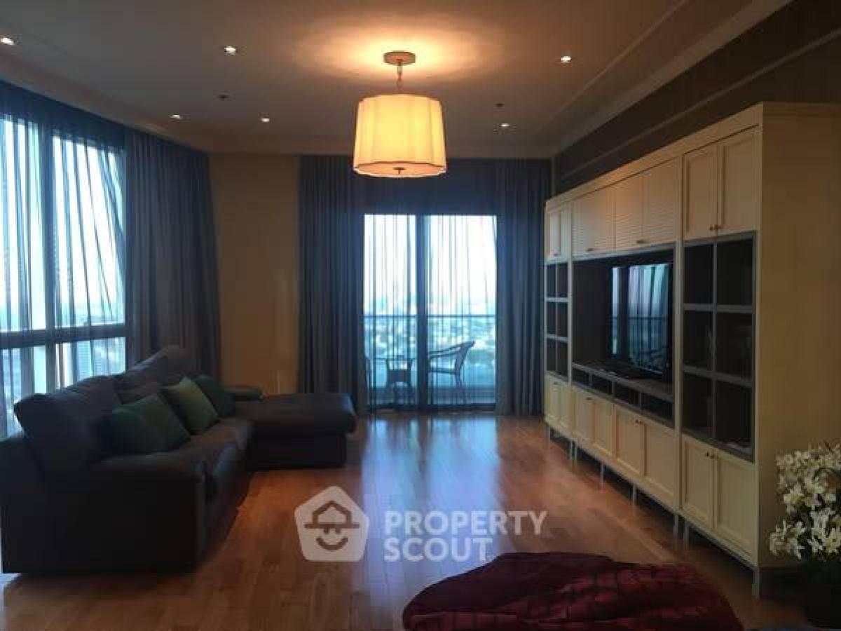 For RentCondoSukhumvit, Asoke, Thonglor : 3-BR Condo at Millennium Residence @ Sukhumvit Condominium near BTS Phrom Phong
