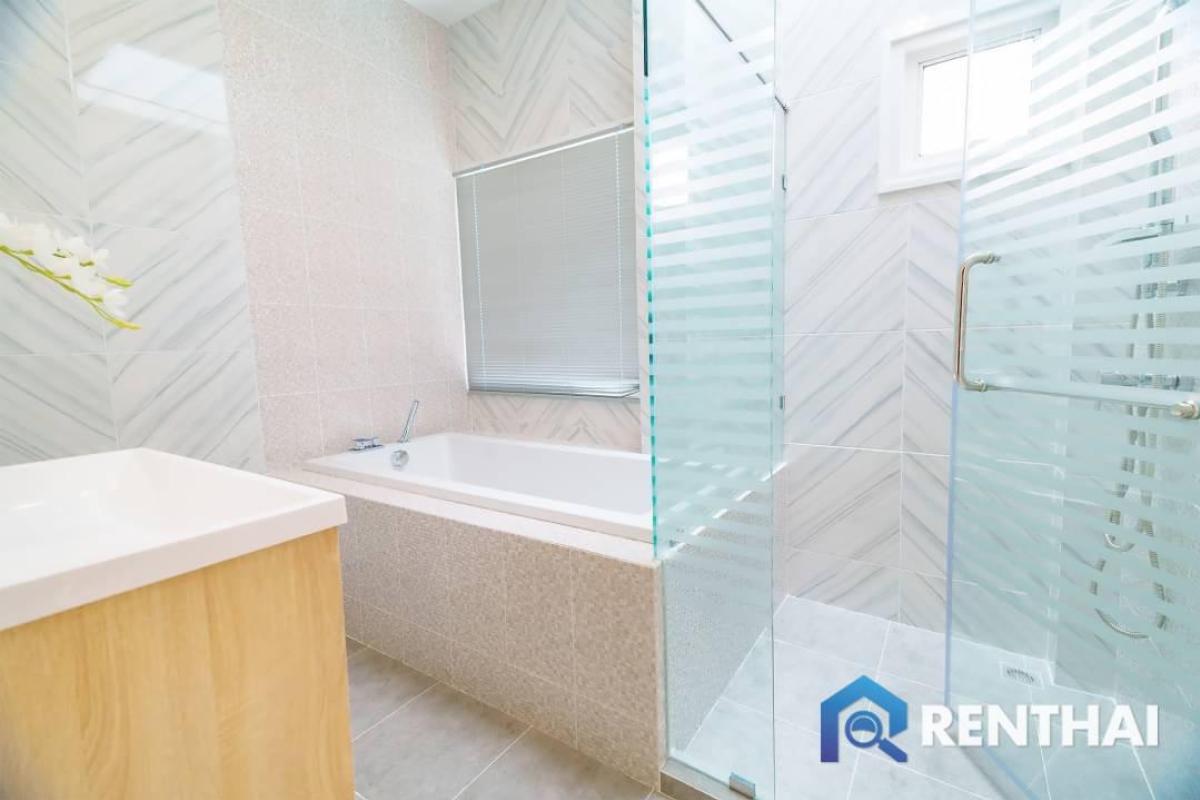 ขายบ้านพัทยา บางแสน ชลบุรี สัตหีบ : สำหรับ ขาย วิลล่า  ที่ Baan Dusit Pattaya Garden